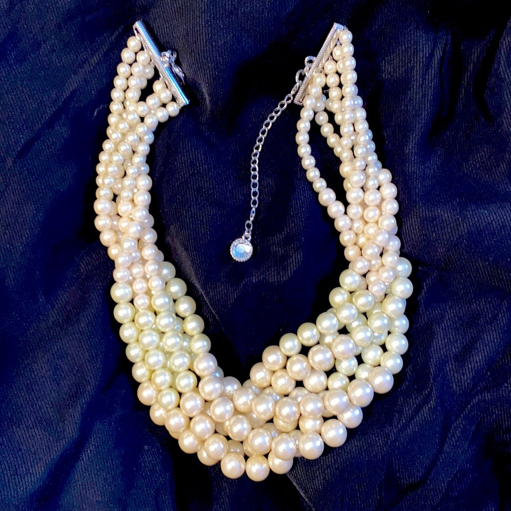 Lia Sophia pearl necklace